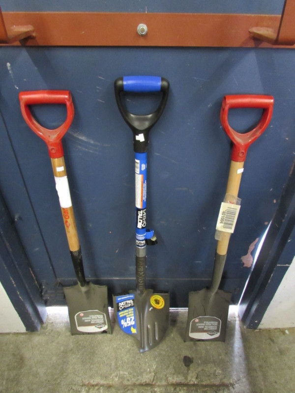 Shovels, Spade and Square in Outdoor Tools & Storage in Burnaby/New Westminster