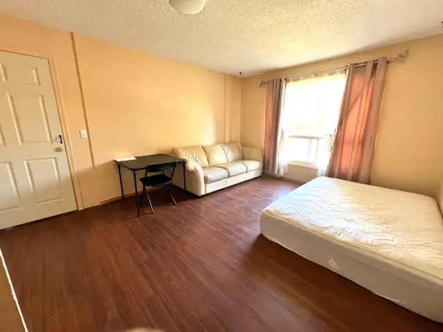 Furniture Room for rent available Calgary63848999977603121