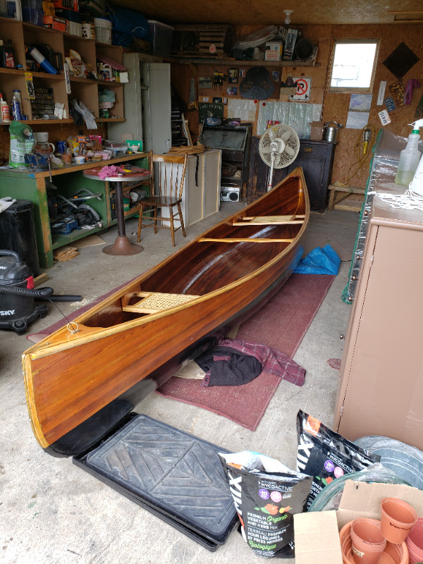 16ft cedar strip prospector canoe in Canoes, Kayaks & Paddles in Timmins