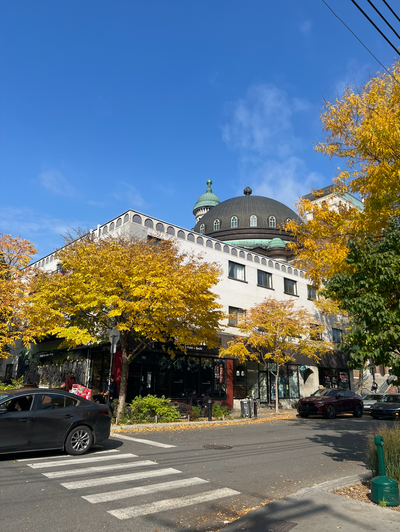 5½ Apartment — 3 Bedrooms — Mile End Apartment on St-Viateur Street in Montréal. Three bedrooms, liv...