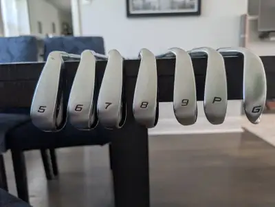 Cobra F-Max iron set – 7 clubs – excellent shape, ready to play., View more