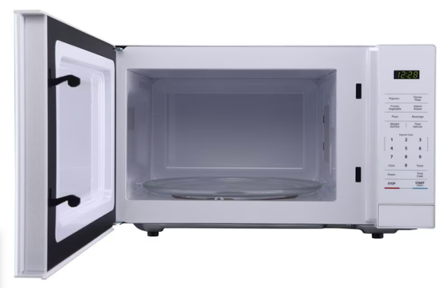 Magic Chef 1.1 cu. ft. Countertop Microwave in White in Microwaves & Cookers in Markham / York Region - Image 9