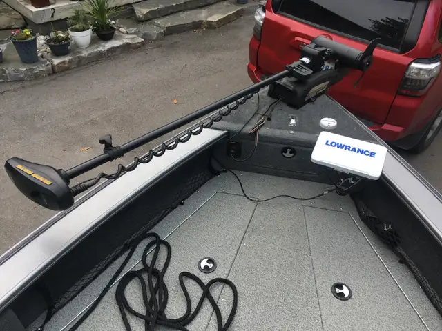 Lund 1875 2017 LOW HOURS LIKE NEW in Powerboats & Motorboats in Barrie - Image 9