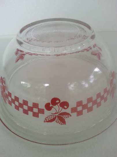 Pyrex Red Cherry/Gingham Checkered Clear Nesting Mixing Bowls in Kitchen & Dining Wares in City of Toronto - Image 4
