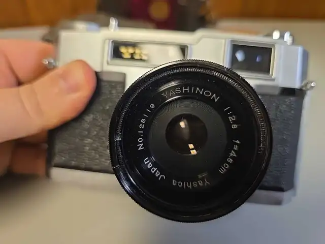 Yashica YK Camera 35mm Film Yashinon 1:2.8, f4.5cm Lens & case in Cameras & Camcorders in St. Catharines - Image 3