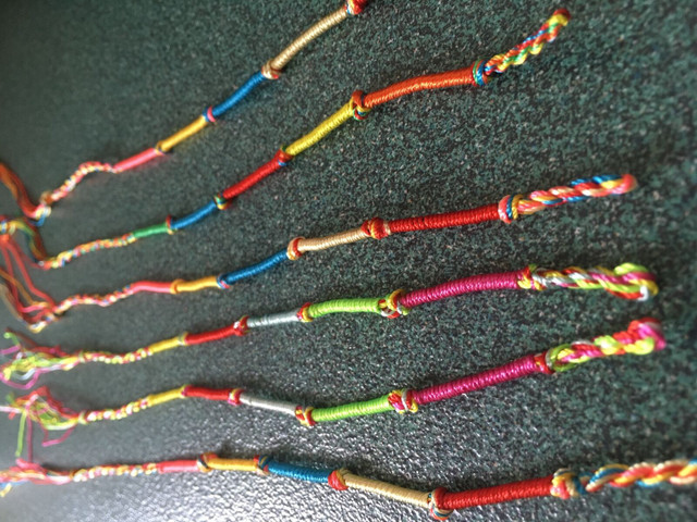 Bracelet tissu couleur color multicolor dans Bijoux et montres  à Trois-Rivières