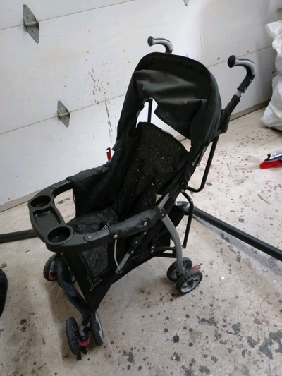 Lamaze lightweight stroller / Poussette Lamaze léger, View more