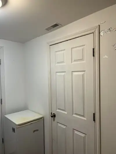 Room, close to Georgian College, RVH, immediately