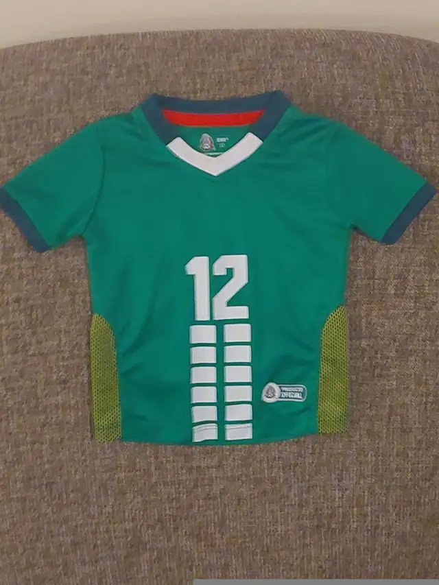 Mexico soccer jersey VG shape Kids Size 2 $10 in Clothing - 2T in Calgary - Image 4