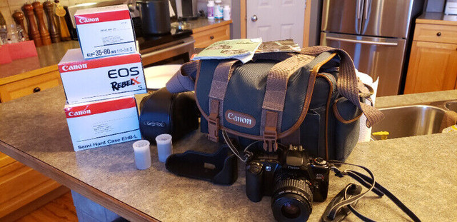 Canon Rebel EOS X S 35mm camera in Cameras & Camcorders in Calgary - Image 2