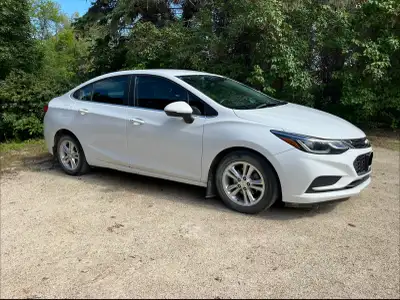 2016 Chevy Cruze LT. Engine 1.4 Turbo. Apple CarPlay. Back up camera. Heated seats. Drivers power se...
