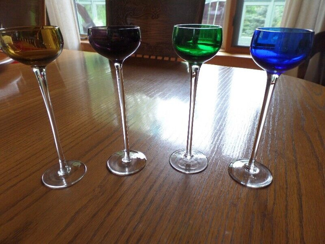 4 mini wine glass tealight holders in Home Décor & Accents in Sarnia - Image 2