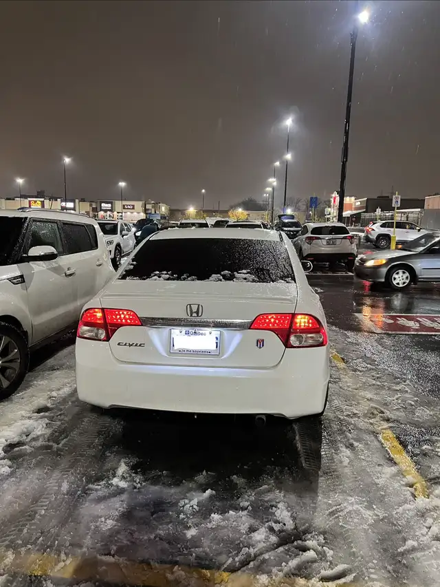 Honda Civic 2009 LX in Cars & Trucks in City of Montréal - Image 3