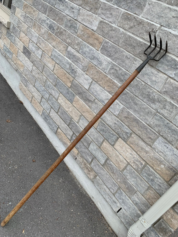 Farm tool Four claw hoe Farming Equipment Kingston Kijiji