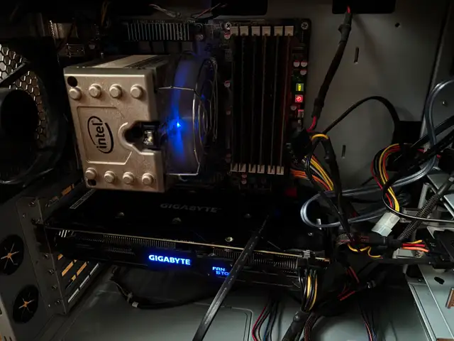 Gaming PC + Mechanical Gaming Keyboard in Desktop Computers in City of Montréal - Image 5