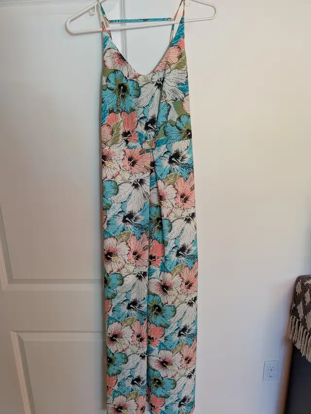 H&M Size 4 Floral V-neck maxi dress, lined in Women's - Dresses & Skirts in Kitchener / Waterloo - Image 9