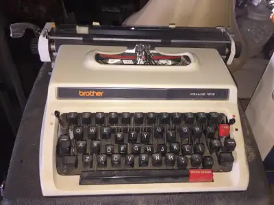 Typewriter. Brother 1613.$20 Lot FWN15F7typ PLEASE read the ad carefully My name - My name is Matt P...