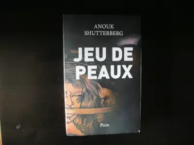 Anouk Shutterberg,jeu de peaux roman suspense comme neuf pour $6.pas de livraison.