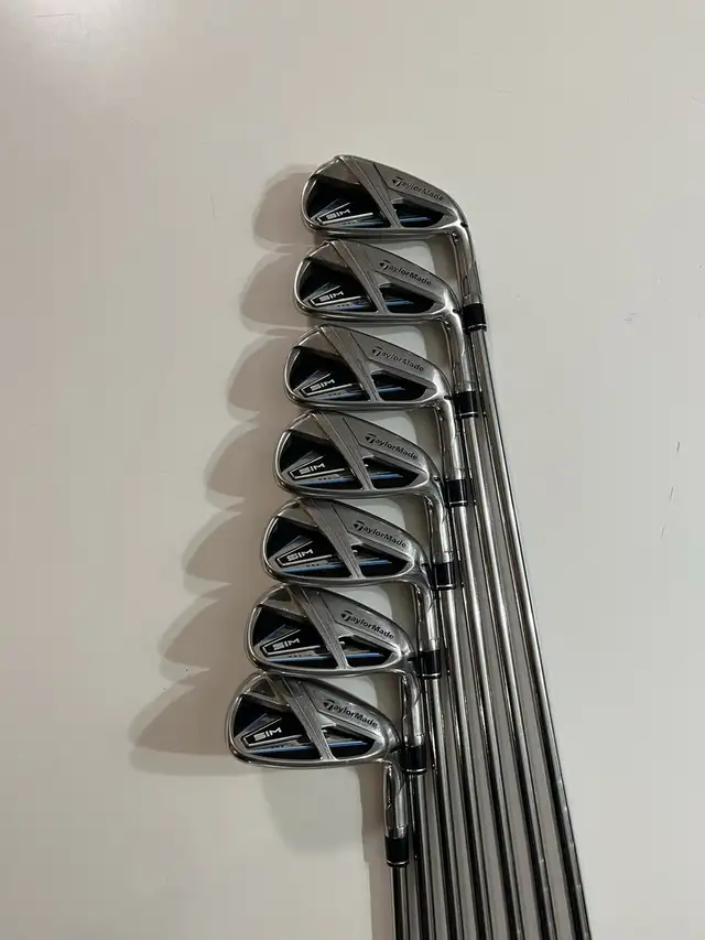 Taylormade Sim Max 5-PW, AW Iron Set RH Stiff 85 in Golf in Mississauga / Peel Region - Image 2