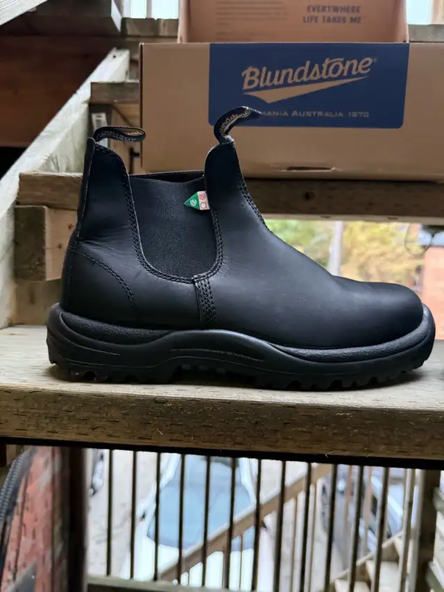 Blunstone safety work shoes size 10.5 brand new in Men's Shoes in Hamilton - Image 10