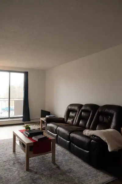 Rent: $1,600 2 Bedroom | 1 Bathroom Safe & Quiet Neighborhood – Perfect for professionals or couples...