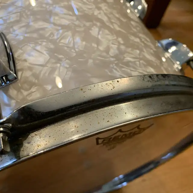 Vintage Ludwig Tom Drum 1976 13” x 9” - White Mother of Pearl in Drums & Percussion in Cambridge - Image 3
