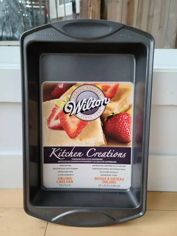 Brand New Wilton Kitchen Creations Oblong Cake Pan in Kitchen & Dining Wares in Calgary - Image 2