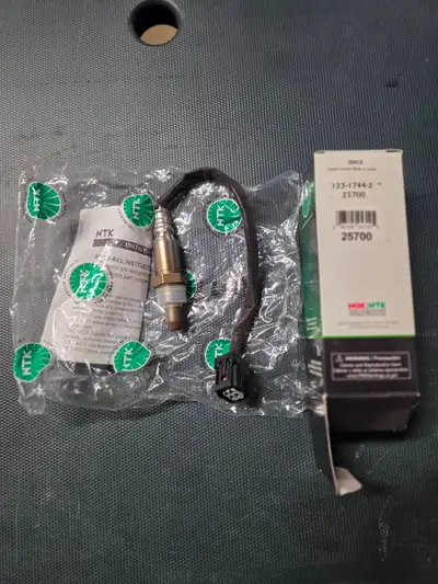 New NTK O2 sensor upstream for honda civic 2006 to 2011. Never installed my car got written off.