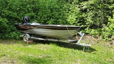 2011 Crestliner 16ft boat. Used very slightly. Only used roughly 1.5 tanks of fuel since new. 25hp m...
