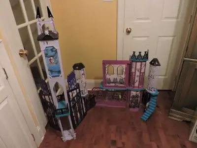 Maison de poupées école Monster High, View more