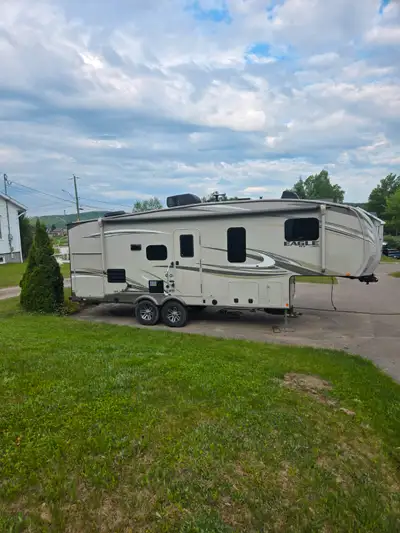 Jayco eagle 25.5 2020 tres propre avec camera de recul peut coucher 6 personnes 37000$ 418 671 9581