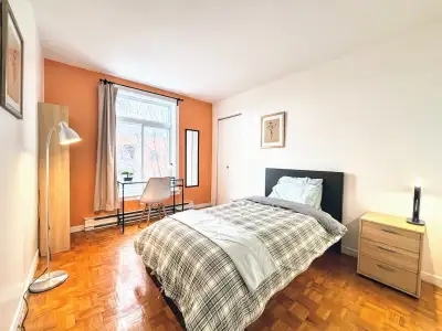 A decent room for one-person occupancy. In a large shared house. Available immediately. Monthly, med...