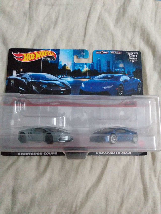 Hot wheels premium Lamborghini 2 car set in Arts & Collectibles in Kapuskasing