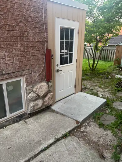 3  bedroom 2 washroom central Mississauga Available August