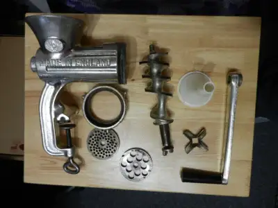 Vintage Meat Grinder Spong "Made in England" / Ancien Hachoir, View more