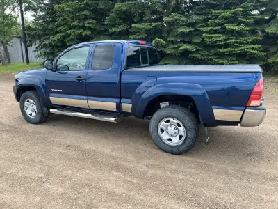 V6, 4x4, automatic, 280000km. Frame has zero rust replaced under recall in 2018. Remote start. No ac...