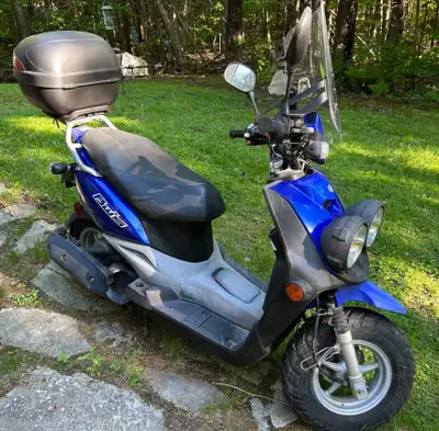 Low mileage 2012 Yamaha BWS 50 (4 stroke). Currently registered in Québec. At 49cc, suitable for 14...