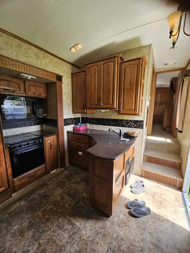 Lakeview RV Lot with 38' Montana 5th Wheel on Lac La Hache in Land for Sale in 100 Mile House - Image 8