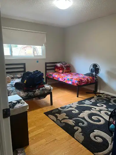 SHARED FEMALE ROOM BRAMPTON FOR RENT