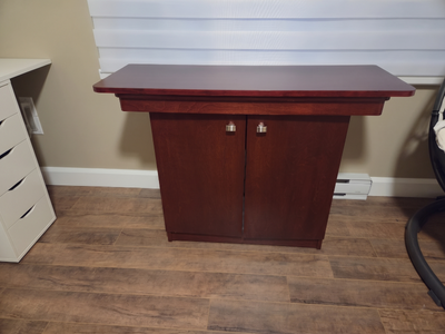 Armoire de rangement couleur acajou, View more