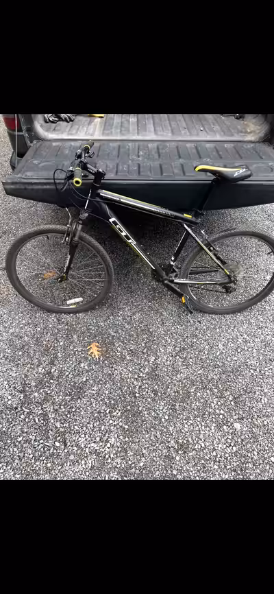 Selling a Men’s GT Hybrid mountain bike that's ready for both city streets and off-road trails, feat...