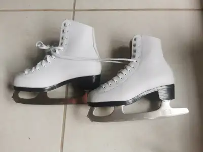 NEW girls JARA skates, Size 2, Airport Area, View more