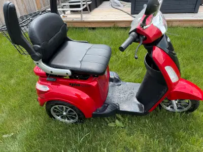 Gio Regal Mobility Scooter, Gentley used. 50KM Range Battery Basket and Windshield $1800 obo