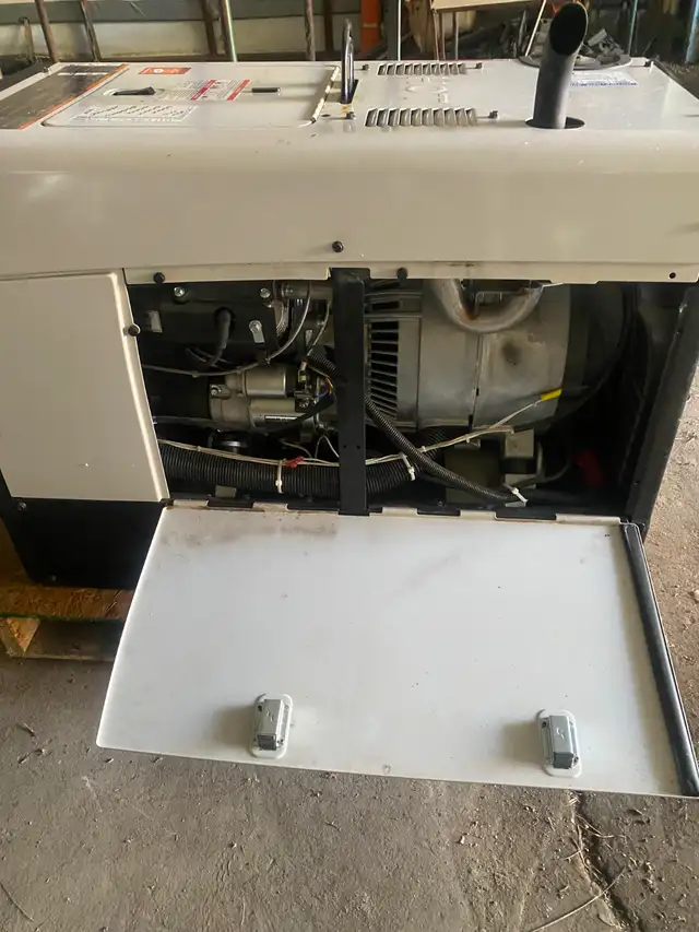 USED LIKE NEW HOBART GAS WELDER/GENERATOR in Other in Edmonton - Image 5