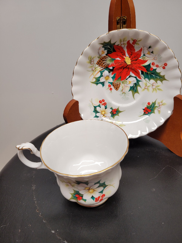 VTG Royal Albert “Yuletide” Cup & Saucer in Arts & Collectibles in Dartmouth - Image 3
