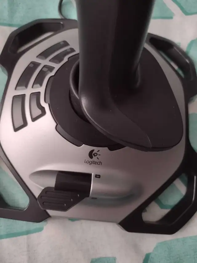 Logitech Extreme 3D Pro in Other in City of Montréal - Image 3