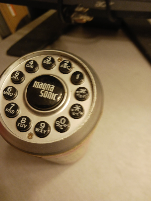 Vintage telephones for sale in Arts & Collectibles in Markham / York Region - Image 4