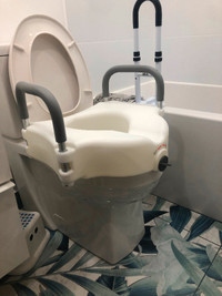 Siège de toilette sur-élevé avec appuis-brasRaised toilet seat