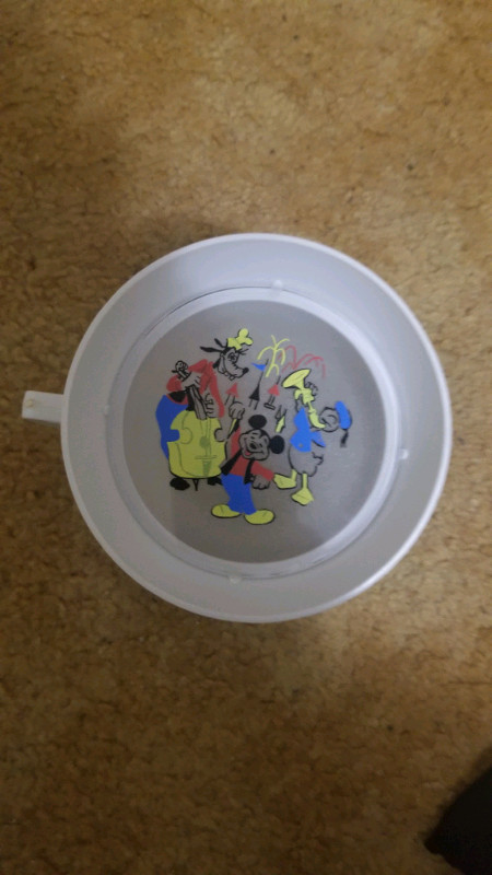 Vintage Disney Mug from early 1970s - Mickey Mouse + Donald Duck in Feeding & High Chairs in Kitchener / Waterloo - Image 4