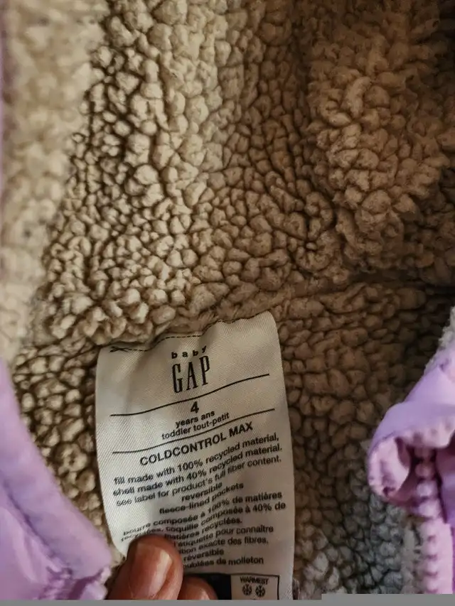 Size 4 gap winter jacket  in Clothing - 4T in Edmonton - Image 3